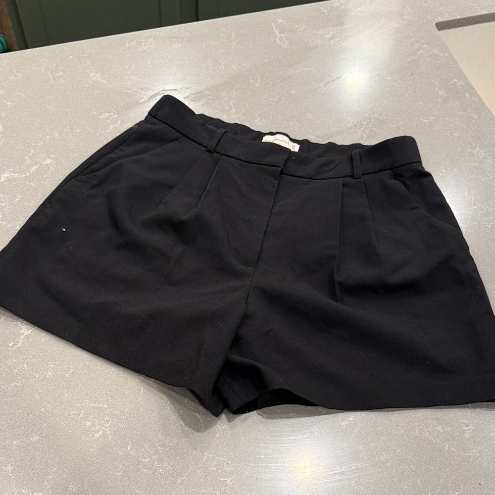 Abercrombie & Fitch Black High-Waist Pleated Women's Shorts